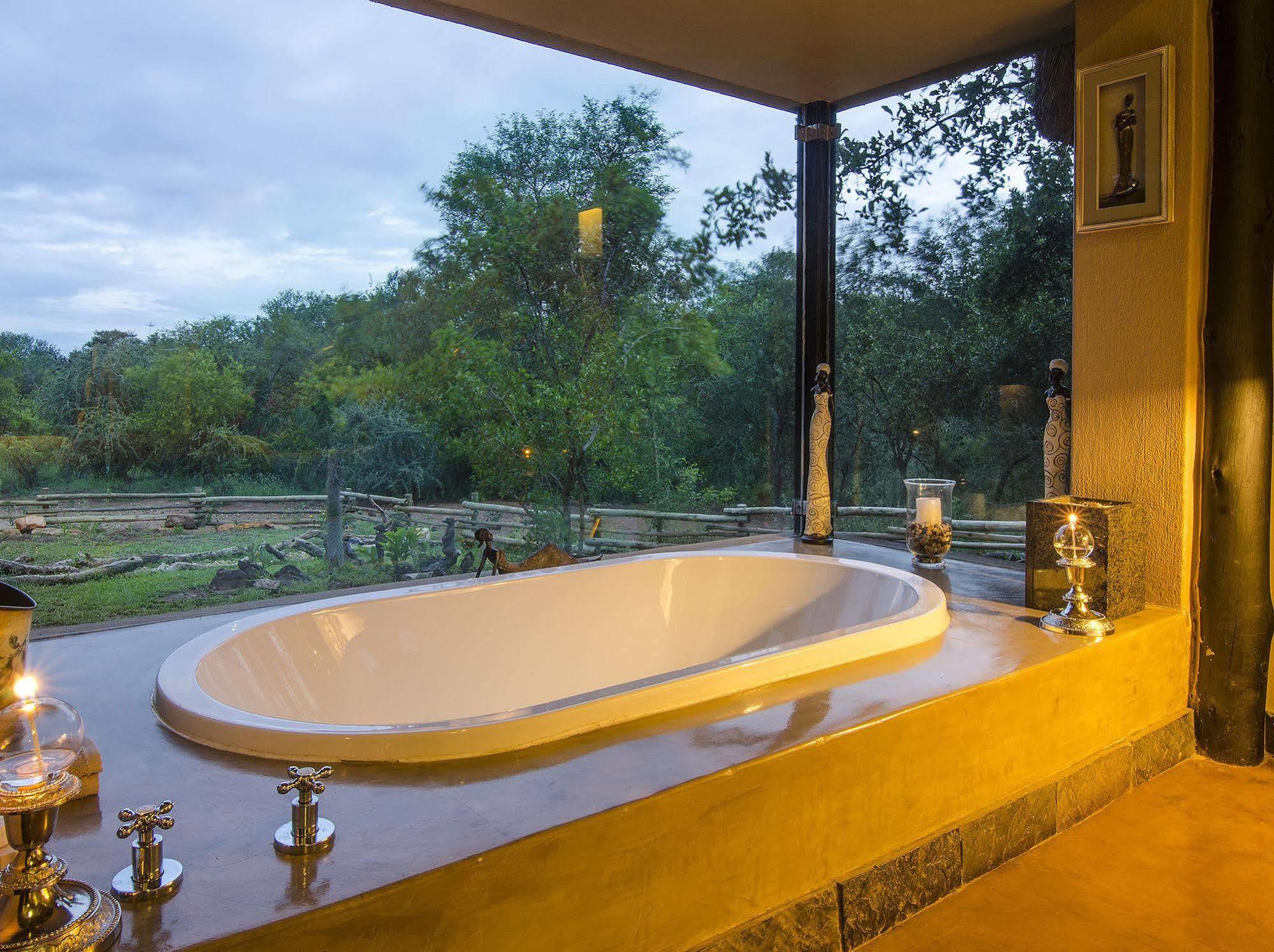 Raptor Retreat Game Lodge โฮดสปรูท ภายนอก รูปภาพ
